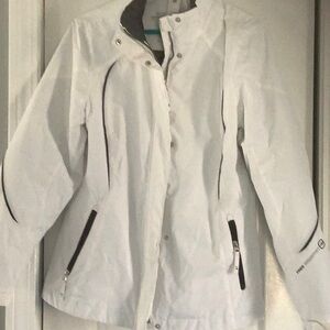 Beautiful women’s white winter coat. Perfect condition size M. Beautiful design.